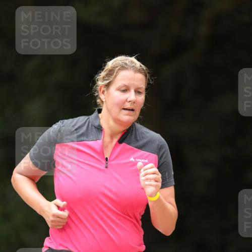30.08.2026 - Elbe Triathlon Hamburg Antke Förster http://msf.ph/oto/10106800 30.08.2026 12:24:23 Laufen 1697 meine-sportfotos.de