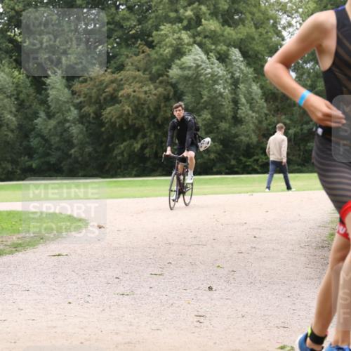 30.08.2026 - Elbe Triathlon Hamburg Antke Förster http://msf.ph/oto/10106801 30.08.2026 12:35:20 Laufen 888 meine-sportfotos.de