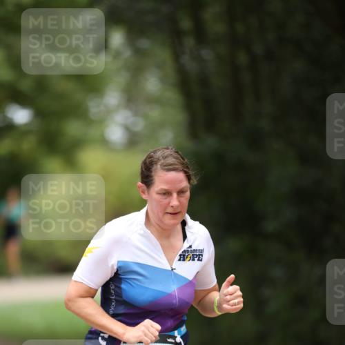 30.08.2026 - Elbe Triathlon Hamburg Antke Förster http://msf.ph/oto/10106816 30.08.2026 12:24:36 Laufen 1656 meine-sportfotos.de