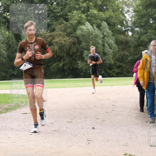 30.08.2026 - Elbe Triathlon Hamburg Antke Förster http://msf.ph/oto/10106831 30.08.2026 12:36:01 Laufen 73 meine-sportfotos.de