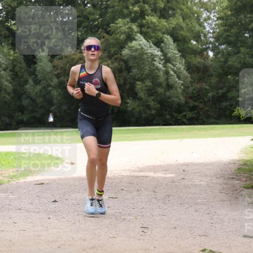 30.08.2026 - Elbe Triathlon Hamburg Antke Förster http://msf.ph/oto/10106877 30.08.2026 12:37:57 Laufen 3 meine-sportfotos.de
