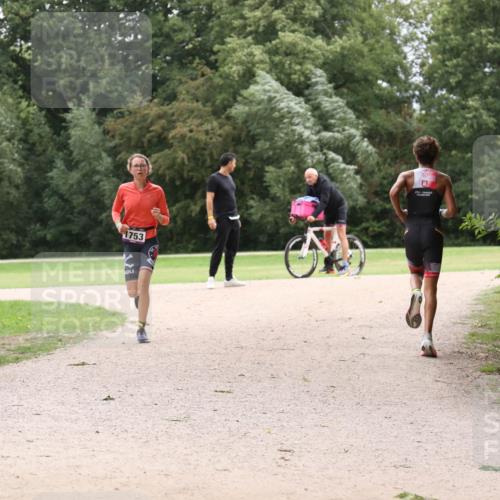 30.08.2026 - Elbe Triathlon Hamburg Antke Förster http://msf.ph/oto/10106915 30.08.2026 12:38:55 Laufen 1753 meine-sportfotos.de
