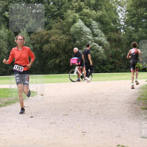 30.08.2026 - Elbe Triathlon Hamburg Antke Förster http://msf.ph/oto/10106917 30.08.2026 12:38:56 Laufen 1753 meine-sportfotos.de