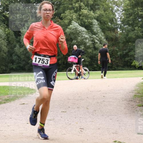 30.08.2026 - Elbe Triathlon Hamburg Antke Förster http://msf.ph/oto/10106923 30.08.2026 12:38:58 Laufen 1753 meine-sportfotos.de