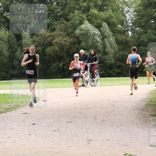 30.08.2026 - Elbe Triathlon Hamburg Antke Förster http://msf.ph/oto/10106941 30.08.2026 12:39:27 Laufen 1768, 1819 meine-sportfotos.de