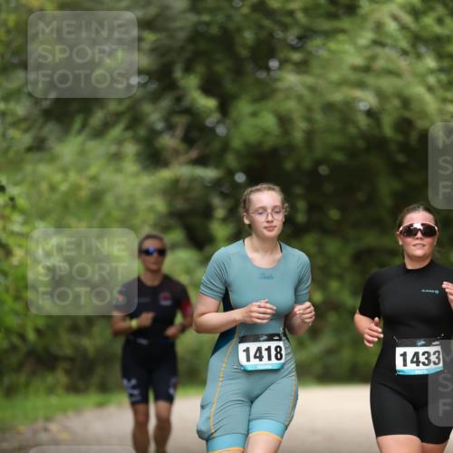 30.08.2026 - Elbe Triathlon Hamburg Antke Förster http://msf.ph/oto/10106944 30.08.2026 12:27:03 Laufen 1418, 1433 meine-sportfotos.de