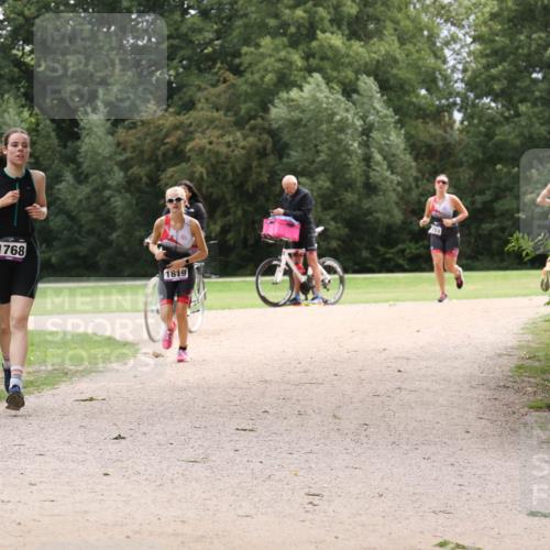 30.08.2026 - Elbe Triathlon Hamburg Antke Förster http://msf.ph/oto/10106945 30.08.2026 12:39:28 Laufen 1768, 1819 meine-sportfotos.de