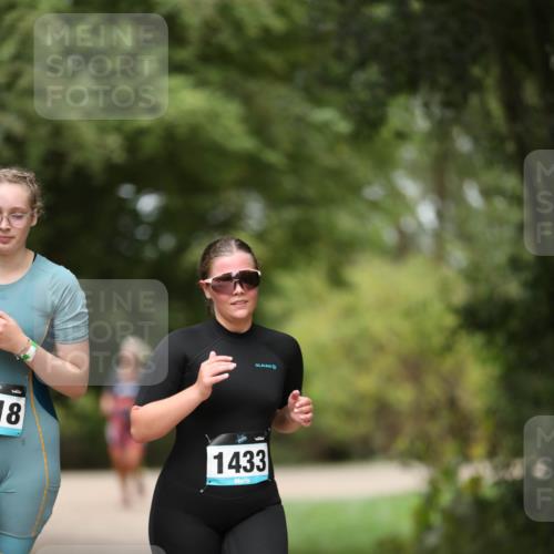 30.08.2026 - Elbe Triathlon Hamburg Antke Förster http://msf.ph/oto/10106946 30.08.2026 12:27:04 Laufen 18, 1433 meine-sportfotos.de