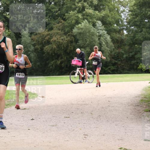 30.08.2026 - Elbe Triathlon Hamburg Antke Förster http://msf.ph/oto/10106949 30.08.2026 12:39:30 Laufen 1768, 1819, 1759 meine-sportfotos.de