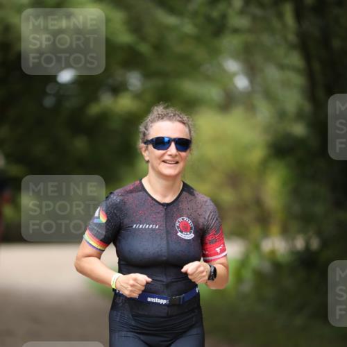 30.08.2026 - Elbe Triathlon Hamburg Antke Förster http://msf.ph/oto/10106956 30.08.2026 12:27:08 Laufen 1910 meine-sportfotos.de