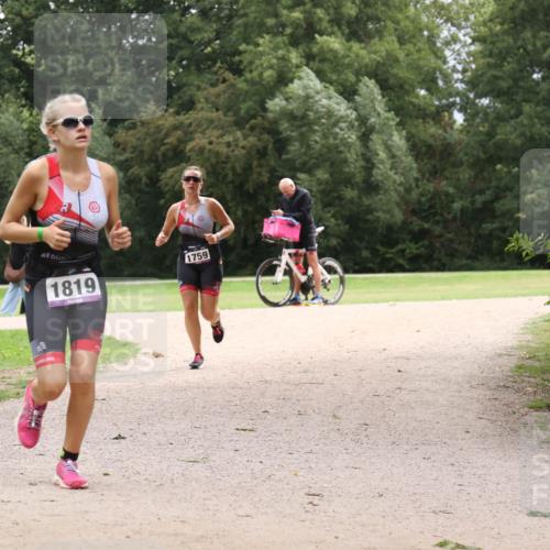 30.08.2026 - Elbe Triathlon Hamburg Antke Förster http://msf.ph/oto/10106957 30.08.2026 12:39:32 Laufen 1819, 1759 meine-sportfotos.de
