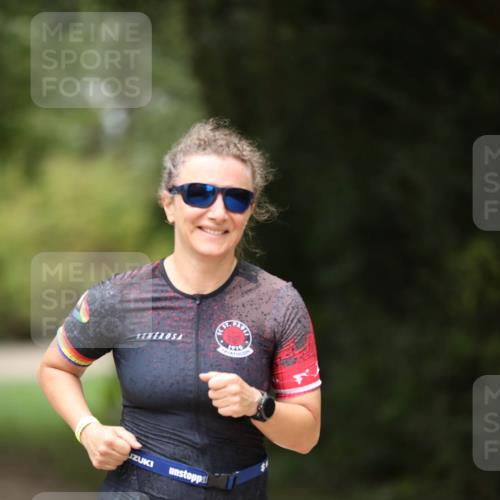 30.08.2026 - Elbe Triathlon Hamburg Antke Förster http://msf.ph/oto/10106958 30.08.2026 12:27:09 Laufen 1910 meine-sportfotos.de