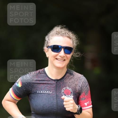 30.08.2026 - Elbe Triathlon Hamburg Antke Förster http://msf.ph/oto/10106960 30.08.2026 12:27:09 Laufen 1910 meine-sportfotos.de