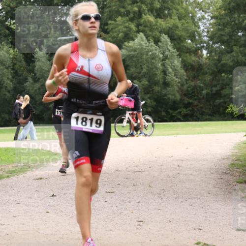 30.08.2026 - Elbe Triathlon Hamburg Antke Förster http://msf.ph/oto/10106961 30.08.2026 12:39:33 Laufen 17, 1819 meine-sportfotos.de
