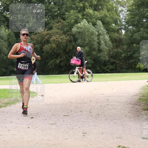 30.08.2026 - Elbe Triathlon Hamburg Antke Förster http://msf.ph/oto/10106965 30.08.2026 12:39:35 Laufen 1759 meine-sportfotos.de