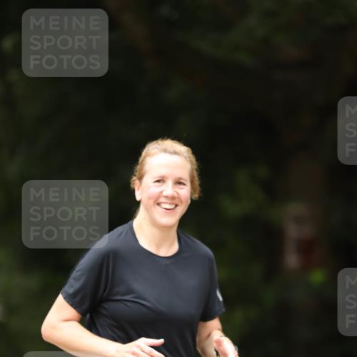 30.08.2026 - Elbe Triathlon Hamburg Antke Förster http://msf.ph/oto/10106984 30.08.2026 12:27:53 Laufen 1667 meine-sportfotos.de