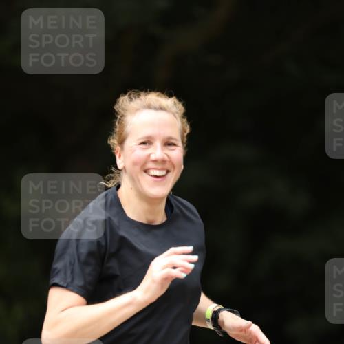 30.08.2026 - Elbe Triathlon Hamburg Antke Förster http://msf.ph/oto/10106986 30.08.2026 12:27:54 Laufen 1667 meine-sportfotos.de