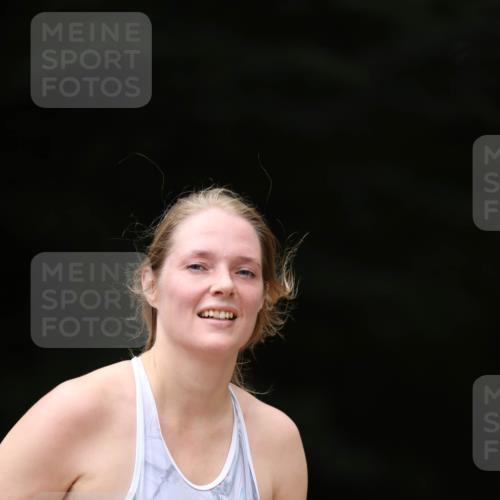 30.08.2026 - Elbe Triathlon Hamburg Antke Förster http://msf.ph/oto/10106994 30.08.2026 12:27:57 Laufen 3, 3, 3, 1616 meine-sportfotos.de