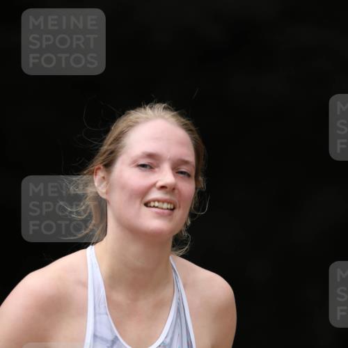 30.08.2026 - Elbe Triathlon Hamburg Antke Förster http://msf.ph/oto/10106996 30.08.2026 12:27:57 Laufen 3, 3 meine-sportfotos.de