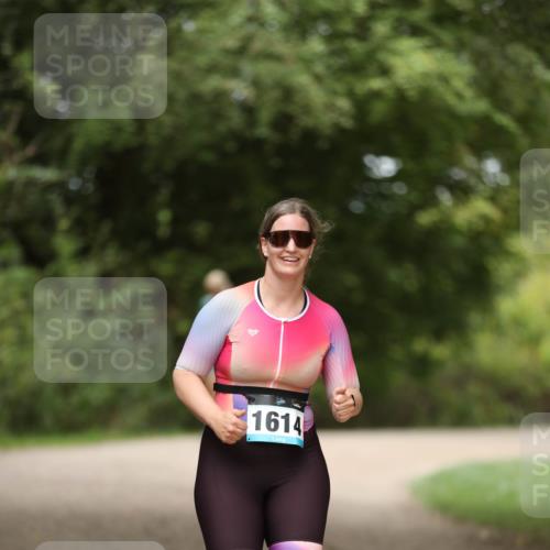 30.08.2026 - Elbe Triathlon Hamburg Antke Förster http://msf.ph/oto/10107004 30.08.2026 12:28:38 Laufen 1614 meine-sportfotos.de