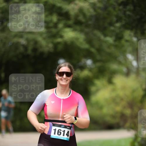 30.08.2026 - Elbe Triathlon Hamburg Antke Förster http://msf.ph/oto/10107006 30.08.2026 12:28:39 Laufen 1614 meine-sportfotos.de