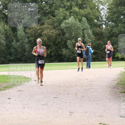 30.08.2026 - Elbe Triathlon Hamburg Antke Förster http://msf.ph/oto/10107019 30.08.2026 12:41:45 Laufen 1757, 1755 meine-sportfotos.de