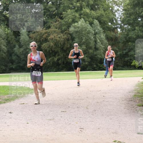 30.08.2026 - Elbe Triathlon Hamburg Antke Förster http://msf.ph/oto/10107021 30.08.2026 12:41:46 Laufen 1757, 1755, 1756 meine-sportfotos.de