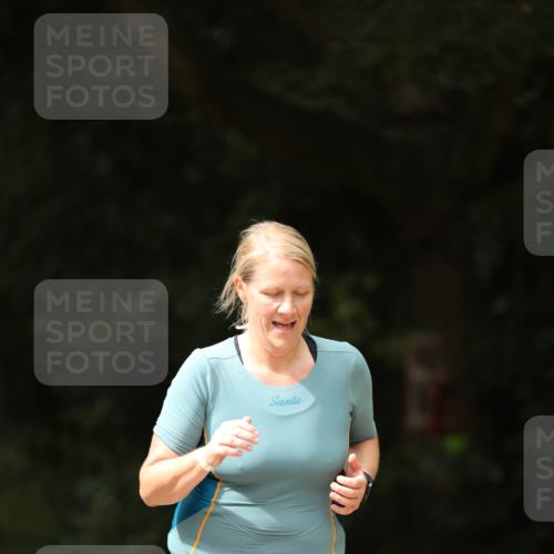 30.08.2026 - Elbe Triathlon Hamburg Antke Förster http://msf.ph/oto/10107022 30.08.2026 12:28:52 Laufen 1657 meine-sportfotos.de