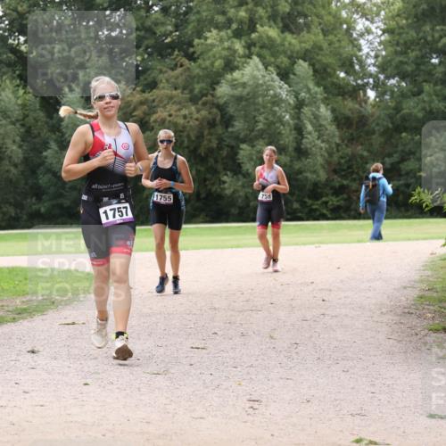 30.08.2026 - Elbe Triathlon Hamburg Antke Förster http://msf.ph/oto/10107025 30.08.2026 12:41:47 Laufen 1757, 1755, 756 meine-sportfotos.de