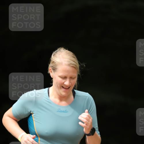 30.08.2026 - Elbe Triathlon Hamburg Antke Förster http://msf.ph/oto/10107026 30.08.2026 12:28:54 Laufen 1657 meine-sportfotos.de