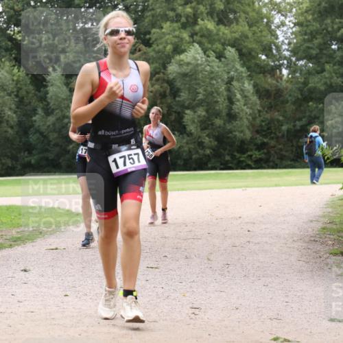 30.08.2026 - Elbe Triathlon Hamburg Antke Förster http://msf.ph/oto/10107029 30.08.2026 12:41:49 Laufen 158, 17, 1757 meine-sportfotos.de