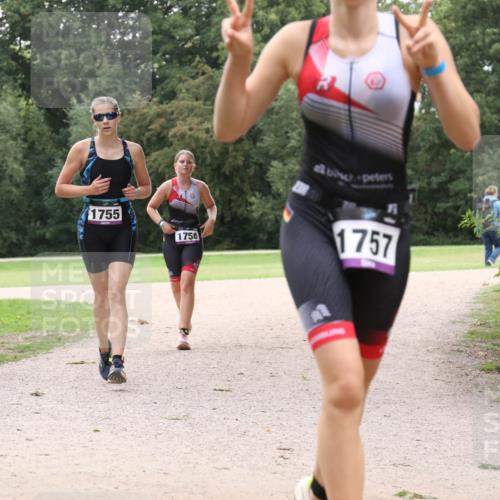 30.08.2026 - Elbe Triathlon Hamburg Antke Förster http://msf.ph/oto/10107031 30.08.2026 12:41:50 Laufen 1755, 1756, 1757 meine-sportfotos.de