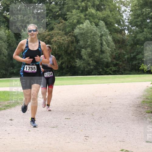 30.08.2026 - Elbe Triathlon Hamburg Antke Förster http://msf.ph/oto/10107033 30.08.2026 12:41:51 Laufen 1755, 1756 meine-sportfotos.de