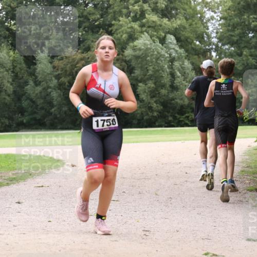 30.08.2026 - Elbe Triathlon Hamburg Antke Förster http://msf.ph/oto/10107041 30.08.2026 12:41:54 Laufen 1756 meine-sportfotos.de