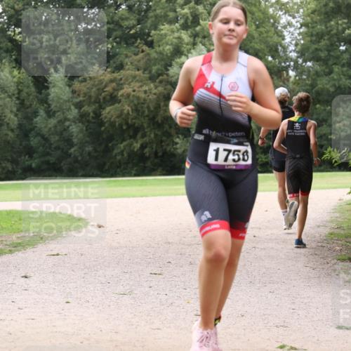 30.08.2026 - Elbe Triathlon Hamburg Antke Förster http://msf.ph/oto/10107043 30.08.2026 12:41:55 Laufen 1756 meine-sportfotos.de