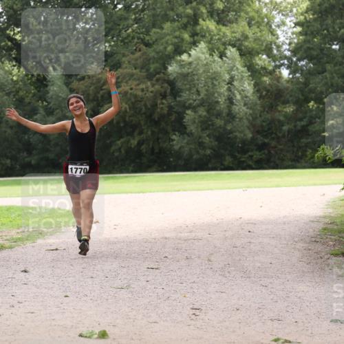 30.08.2026 - Elbe Triathlon Hamburg Antke Förster http://msf.ph/oto/10107049 30.08.2026 12:47:32 Laufen 1770 meine-sportfotos.de