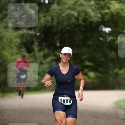 30.08.2026 - Elbe Triathlon Hamburg Antke Förster http://msf.ph/oto/10107060 30.08.2026 12:29:59 Laufen 1666 meine-sportfotos.de