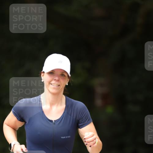 30.08.2026 - Elbe Triathlon Hamburg Antke Förster http://msf.ph/oto/10107068 30.08.2026 12:30:02 Laufen 1666 meine-sportfotos.de