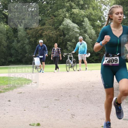 30.08.2026 - Elbe Triathlon Hamburg Antke Förster http://msf.ph/oto/10107073 30.08.2026 12:47:49 Laufen 7809 meine-sportfotos.de