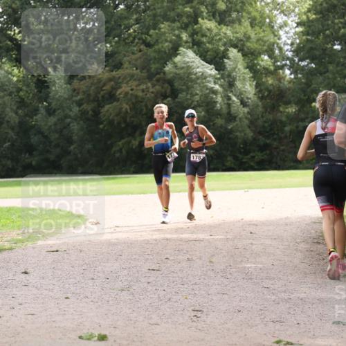 30.08.2026 - Elbe Triathlon Hamburg Antke Förster http://msf.ph/oto/10107101 30.08.2026 12:49:06 Laufen 1783 meine-sportfotos.de