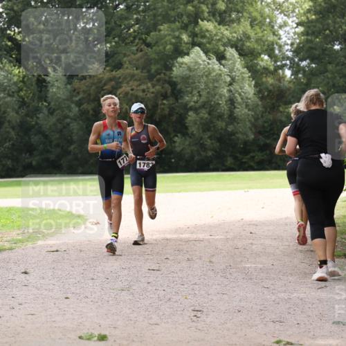 30.08.2026 - Elbe Triathlon Hamburg Antke Förster http://msf.ph/oto/10107105 30.08.2026 12:49:07 Laufen 177, 1783 meine-sportfotos.de