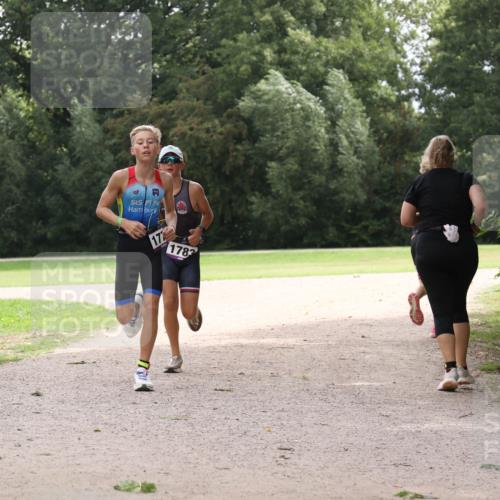 30.08.2026 - Elbe Triathlon Hamburg Antke Förster http://msf.ph/oto/10107107 30.08.2026 12:49:08 Laufen 177, 1783 meine-sportfotos.de