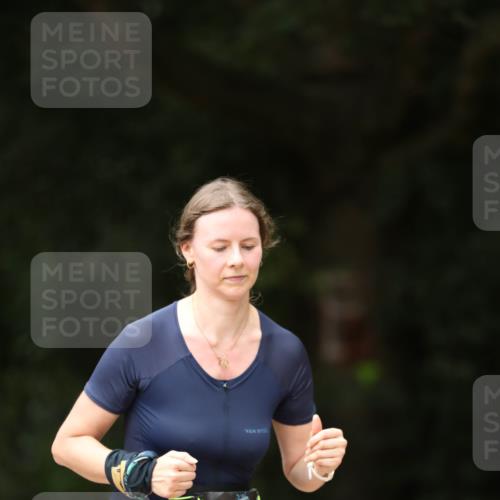 30.08.2026 - Elbe Triathlon Hamburg Antke Förster http://msf.ph/oto/10107108 30.08.2026 12:30:42 Laufen 159 meine-sportfotos.de