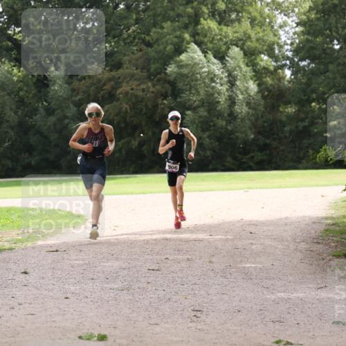 30.08.2026 - Elbe Triathlon Hamburg Antke Förster http://msf.ph/oto/10107129 30.08.2026 12:49:49 Laufen 806 meine-sportfotos.de