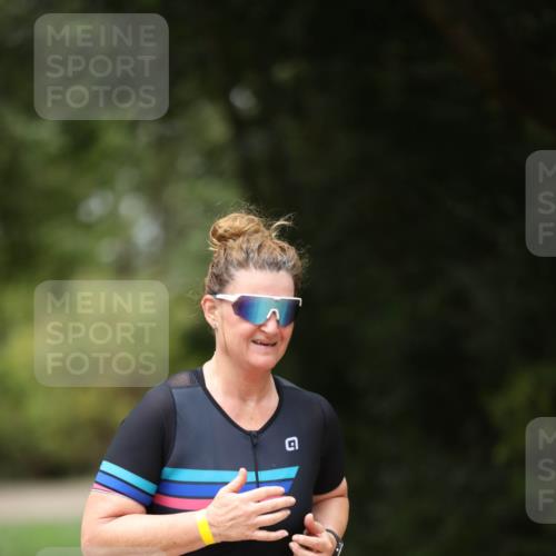 30.08.2026 - Elbe Triathlon Hamburg Antke Förster http://msf.ph/oto/10107132 30.08.2026 12:31:04 Laufen 1704 meine-sportfotos.de