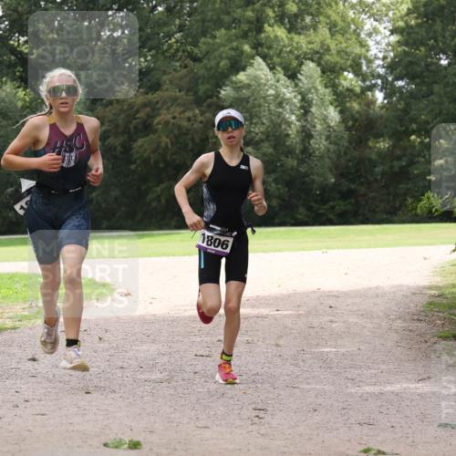 30.08.2026 - Elbe Triathlon Hamburg Antke Förster http://msf.ph/oto/10107135 30.08.2026 12:49:51 Laufen 480, 1806 meine-sportfotos.de