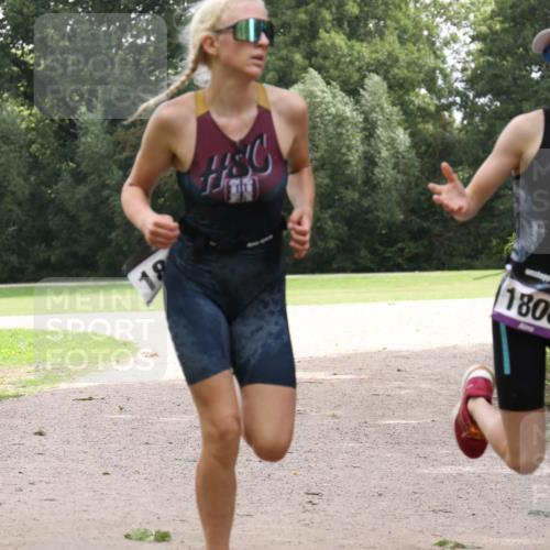 30.08.2026 - Elbe Triathlon Hamburg Antke Förster http://msf.ph/oto/10107141 30.08.2026 12:49:53 Laufen 18, 1806 meine-sportfotos.de