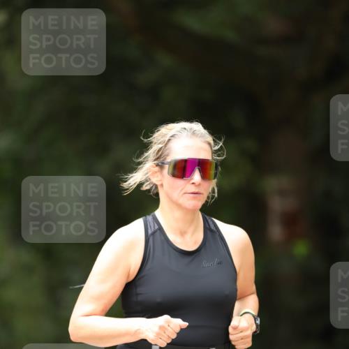 30.08.2026 - Elbe Triathlon Hamburg Antke Förster http://msf.ph/oto/10107142 30.08.2026 12:31:08 Laufen 1627 meine-sportfotos.de