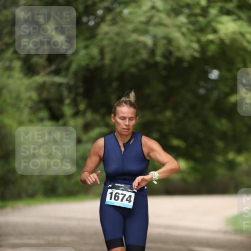 30.08.2026 - Elbe Triathlon Hamburg Antke Förster http://msf.ph/oto/10107146 30.08.2026 12:31:55 Laufen 1674 meine-sportfotos.de