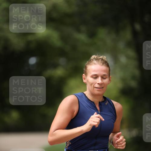 30.08.2026 - Elbe Triathlon Hamburg Antke Förster http://msf.ph/oto/10107152 30.08.2026 12:31:58 Laufen 1674 meine-sportfotos.de